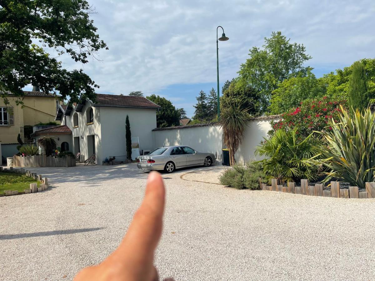 Maison Chene - Cuisine Partagee Et Parking Prive Tassin-la-Demi-Lune Eksteriør billede